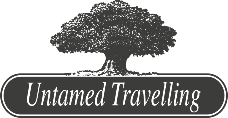 logo vrij witte letters